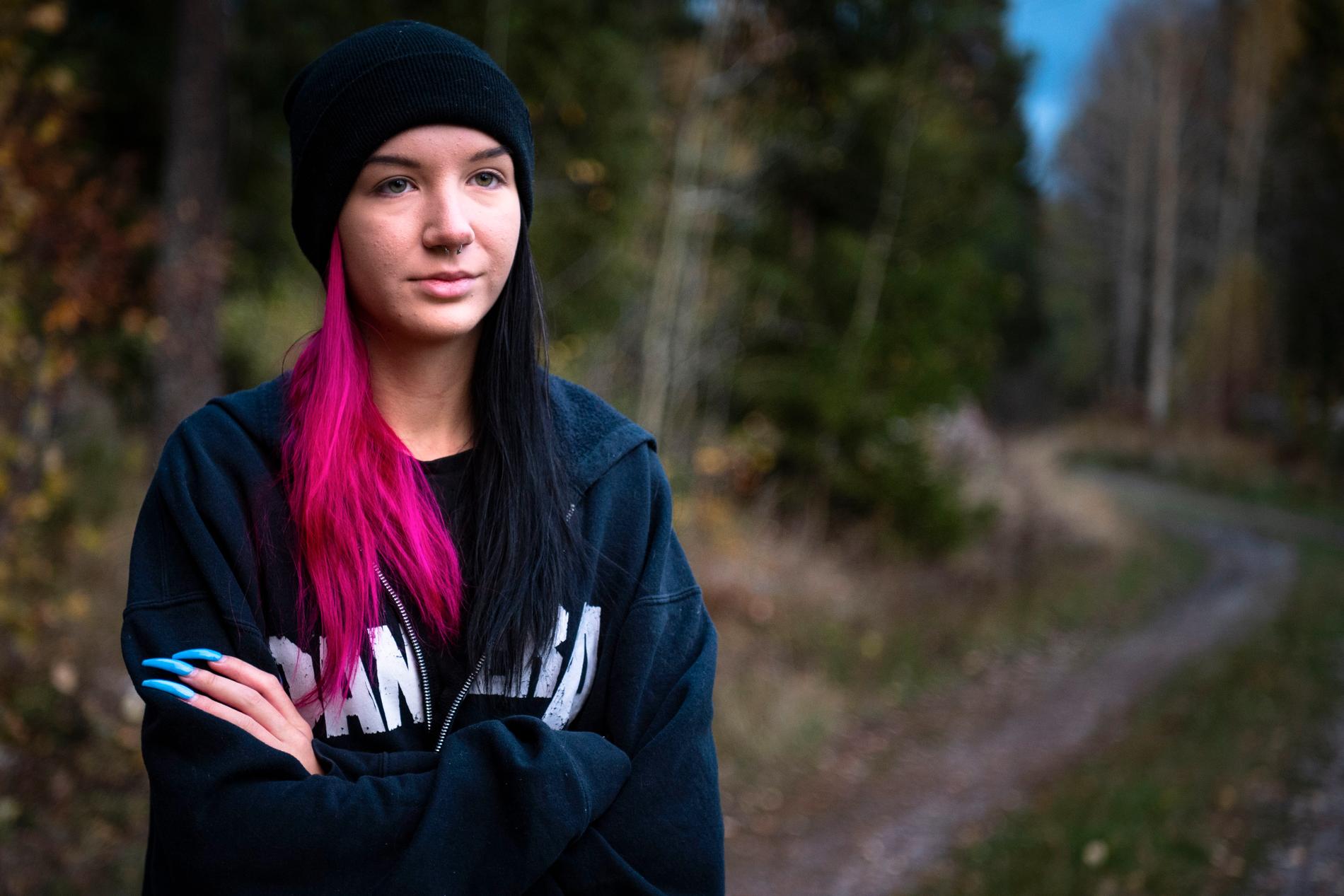 Luna Jansson, 16 år, förlorade sitt smak- och luktsinne efter en covidinfektion i maj.