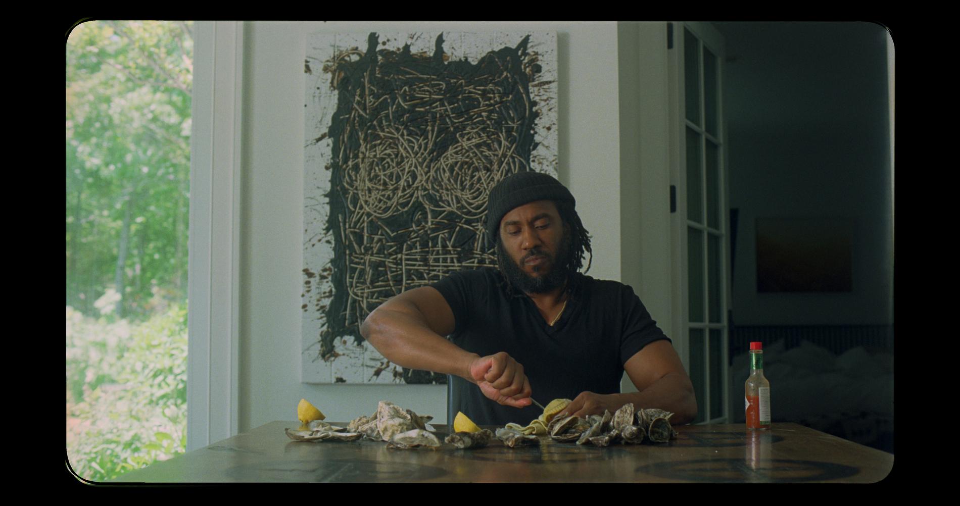 Rashid Johnson: ”Black and Blue” (2021), 35mm film överförd till video, 7:55 minuter.