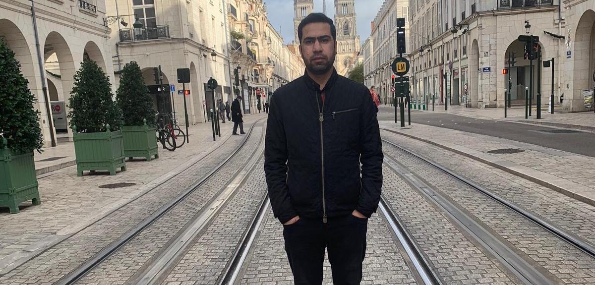 Ashiq Akbary under tiden som gömd i Paris.