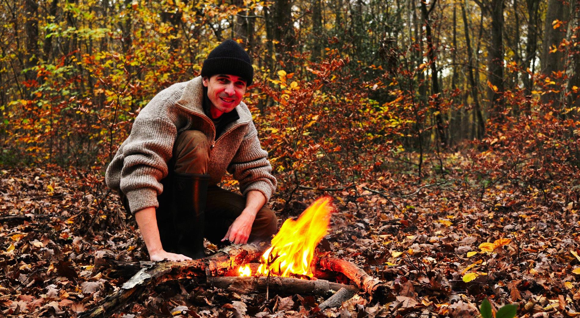 Geoffroy Delorme är i dag 37 år och naturfotograf. I sin bok "Rådjursmannen" skildrar han åren mellan 2003 och 2010 då han levde som hemlös i skogen. Pressbild.