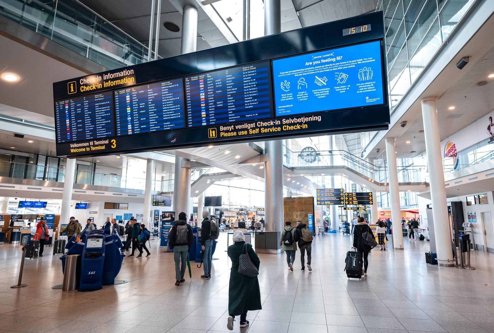 Köpenhamns flygplats kommer att med start nästa vecka skicka hem personal. Runt 1 500 personer ser i nuläget ut att permitteras. Arkivbild.