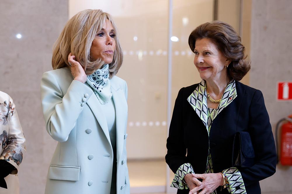 Presidentfrun Brigitte Macron och drottning Silvia på Moderna Museet. 