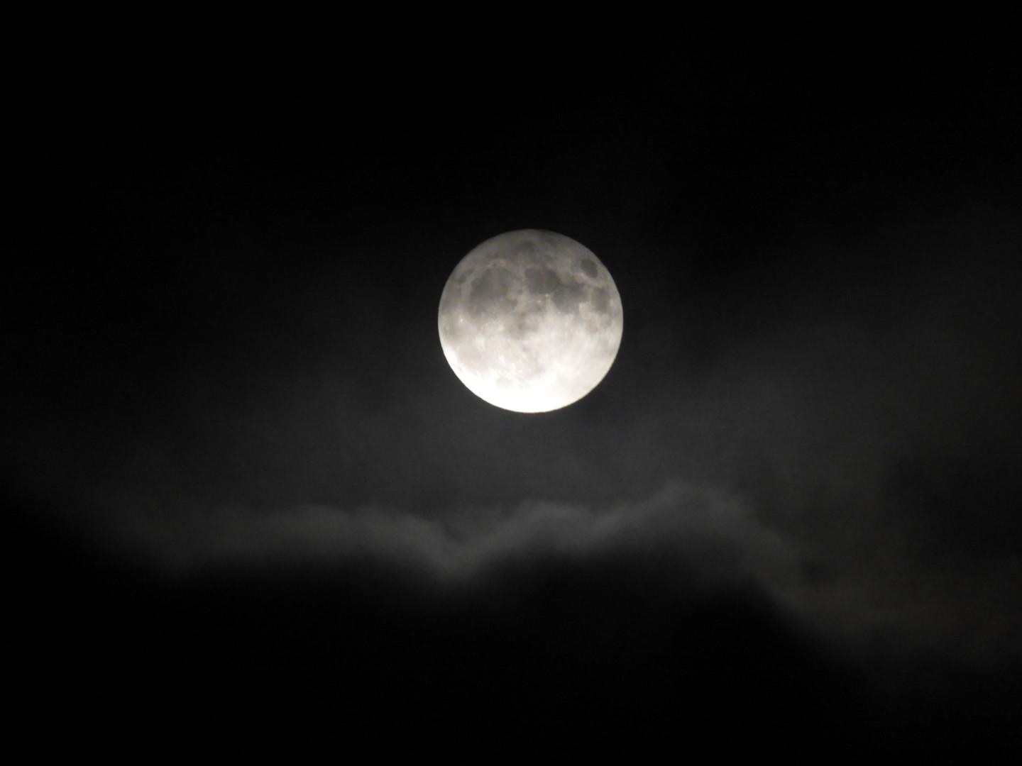 Simåne Karlsson i Ronneby tog den här bilden på månen.