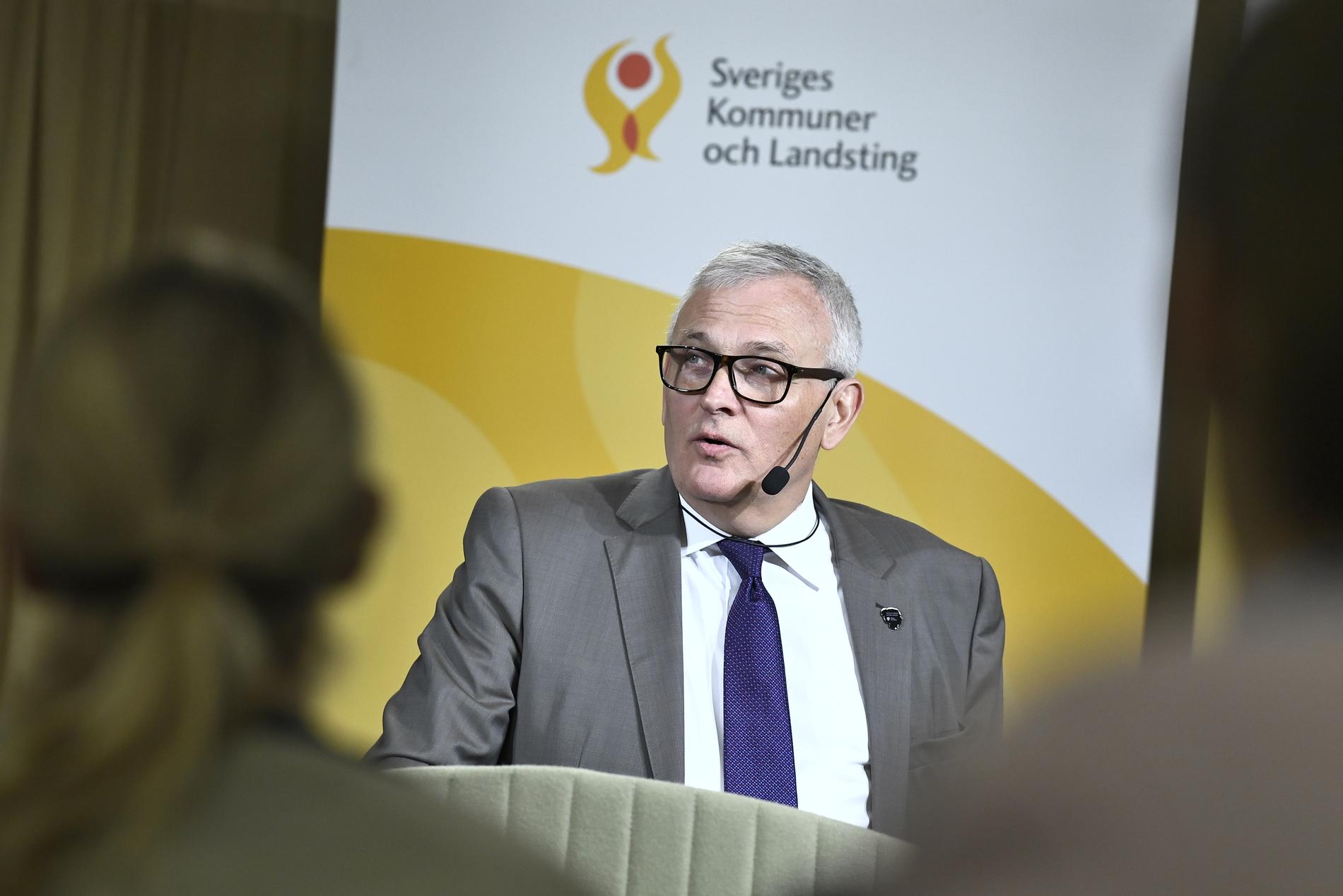 SKL:s ordförande Anders Knape under presentationen av Ekonomirapporten i Stockholm