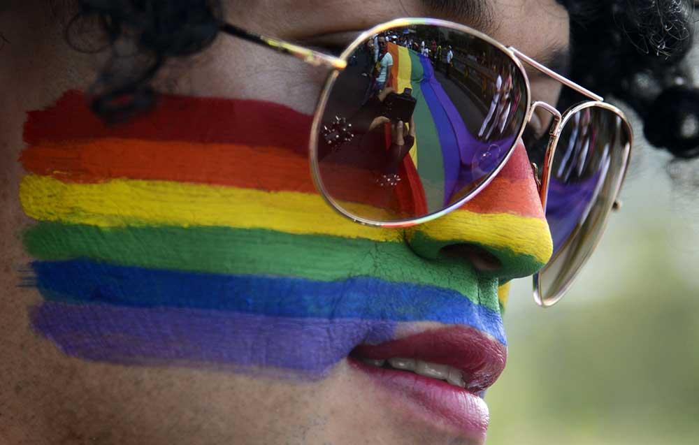 En colombiansk man under Pride-paraden i Medellin tidigare i år.