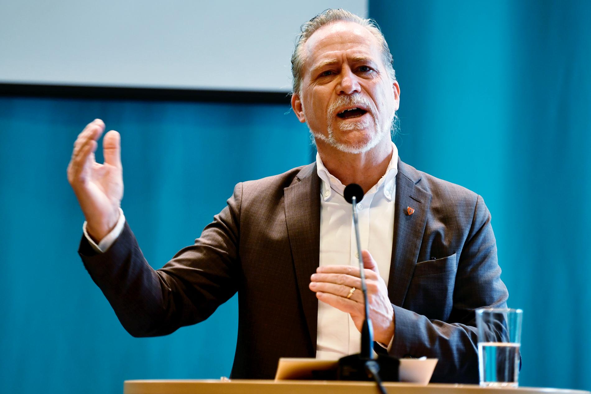 Daniel Helldén, trafikborgarråd i Stockholm, är kritisk mot Miljöpartiets valkoncept.