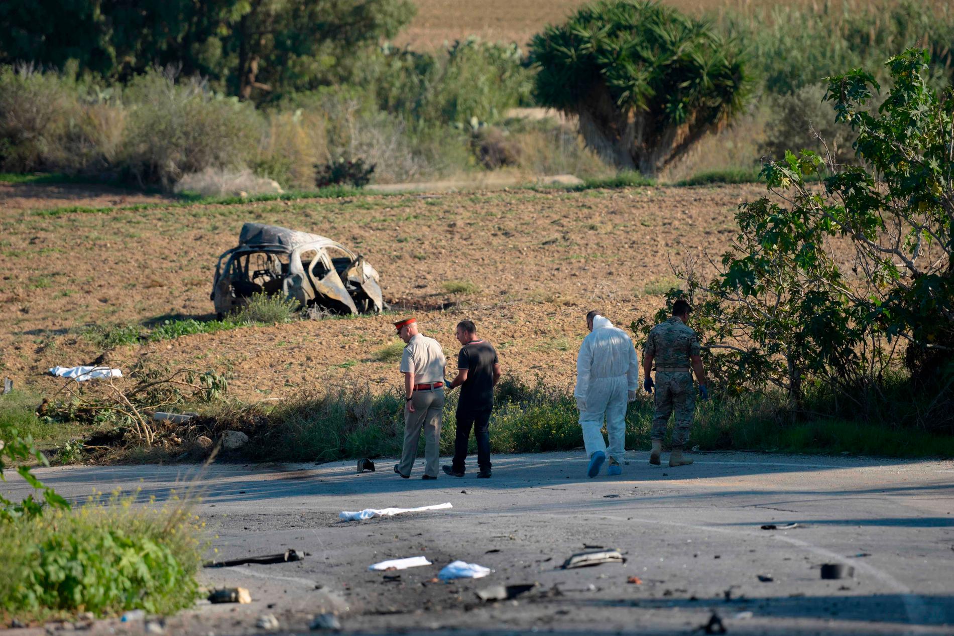 Enligt tidningen the Malta Independent ska bomben ha legat på vägen, och inte funnits i bilen. 