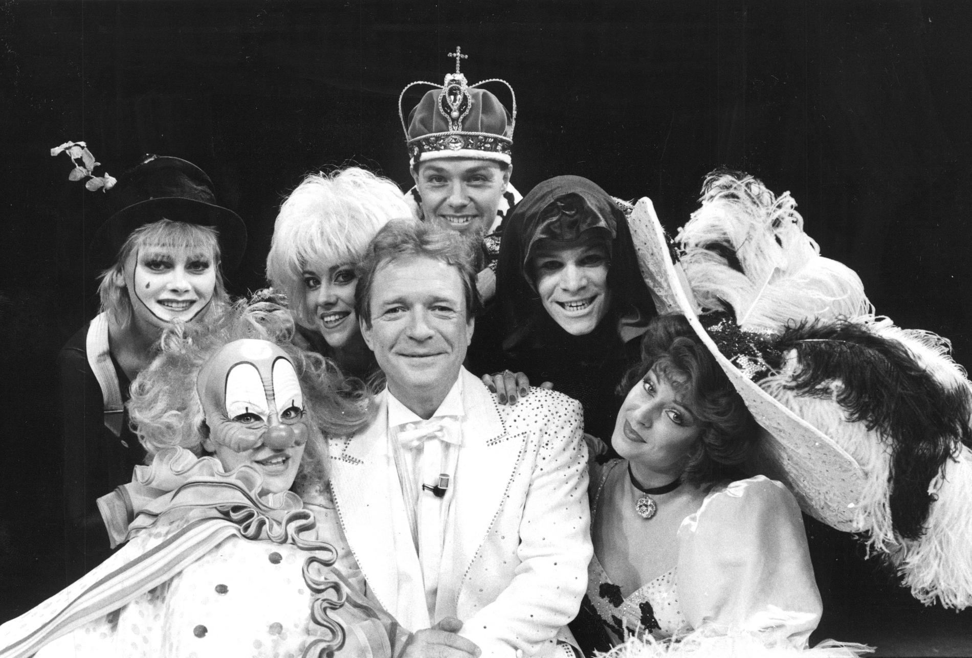 Från musikalen ”Skål” på Maximteatern 1986. I mitten ser vi Brasse Brännström och till höger om honom Thomas Hellberg.