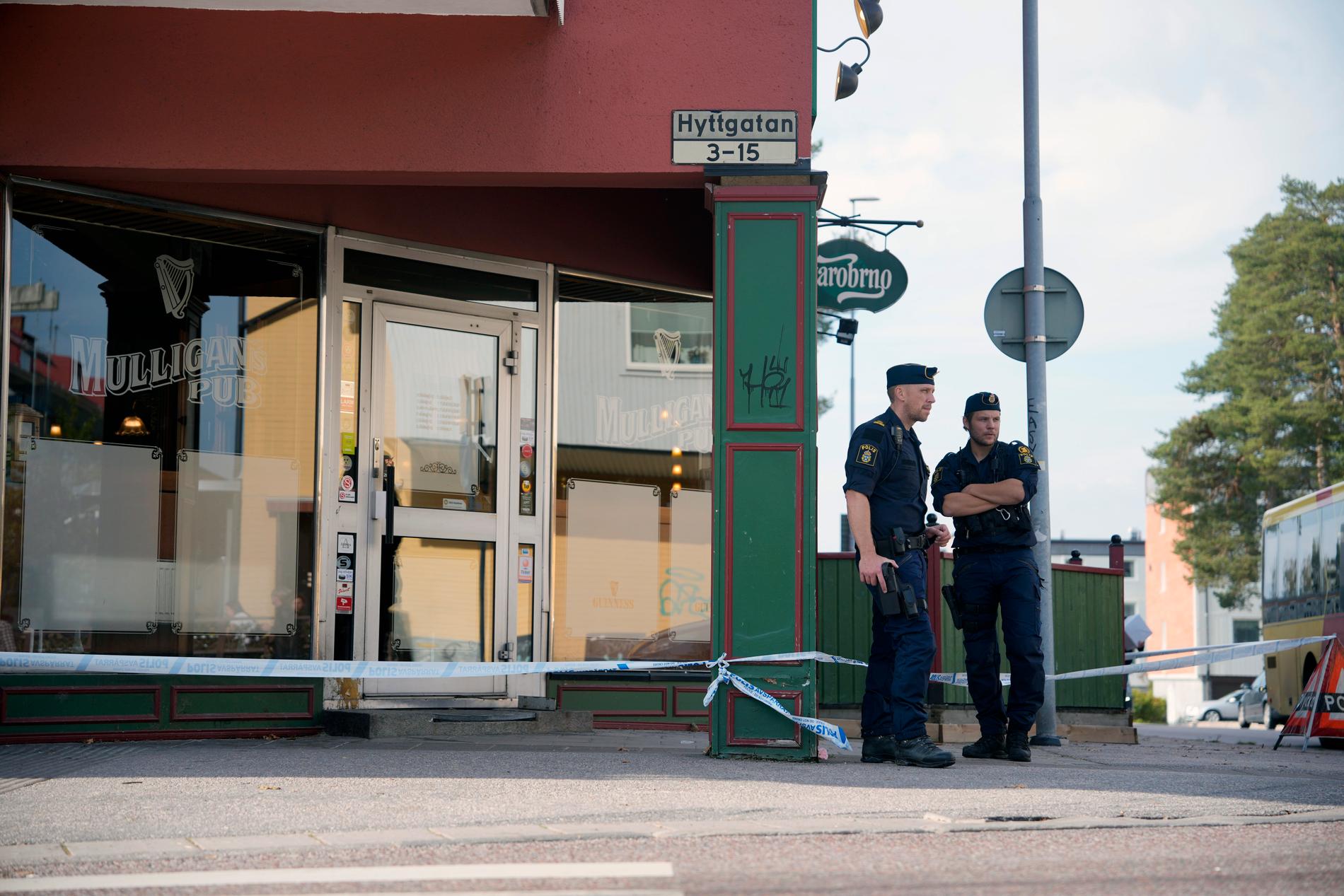 Poliser på plats i Sandviken. 