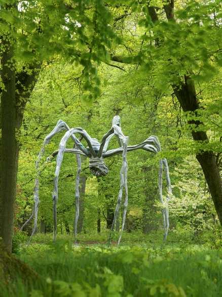 Louise Bourgeois tiometersspindel ”Maman” i brons, marmor och stål.