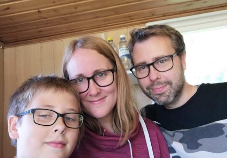 Jacob, 13, med mamma Emma Larsson, 35 och pappa Mattias, 41. 