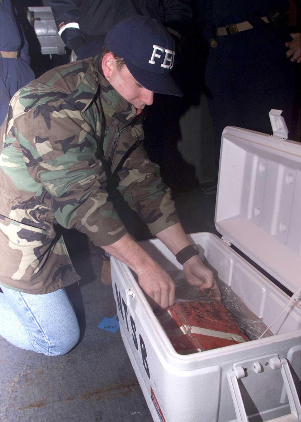 En FBI-agent och den svarta lådan från Egypt Air Flight 990.