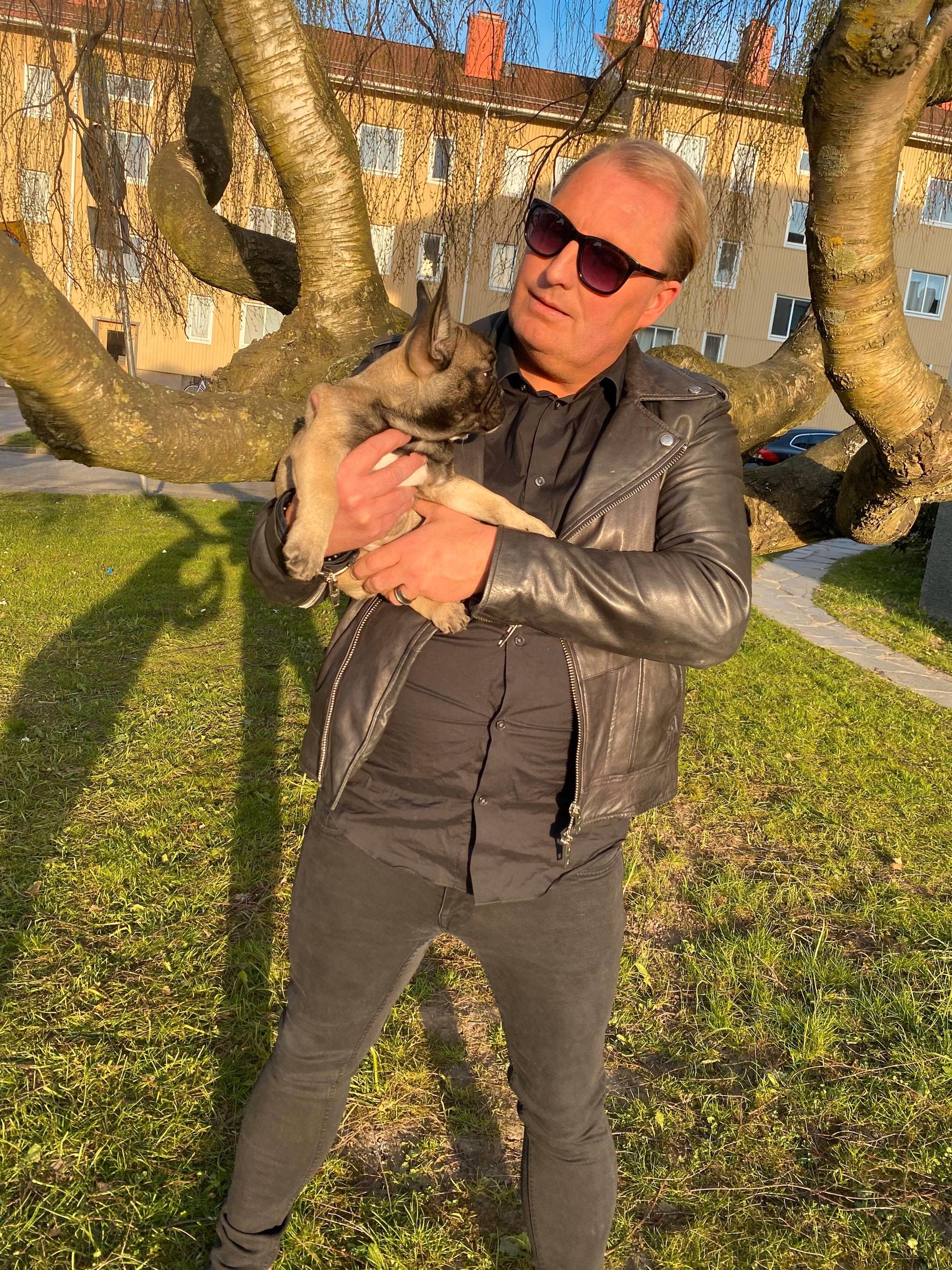 Patrik ”Patzy” Svensson och hunden Charlie.