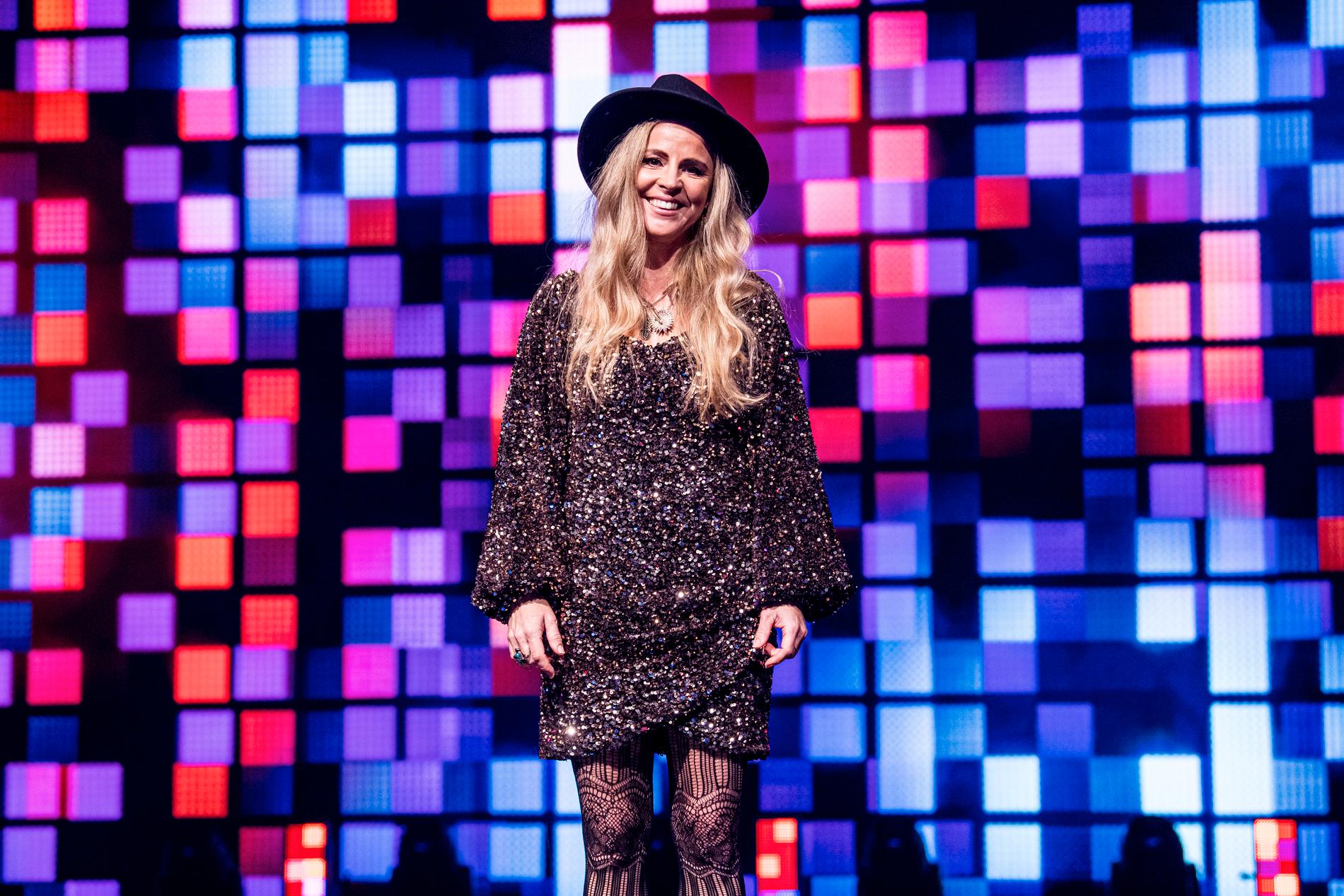 Lisa Miskovsky i sina nya scenkläder inför Melodifestivalens semifinal.