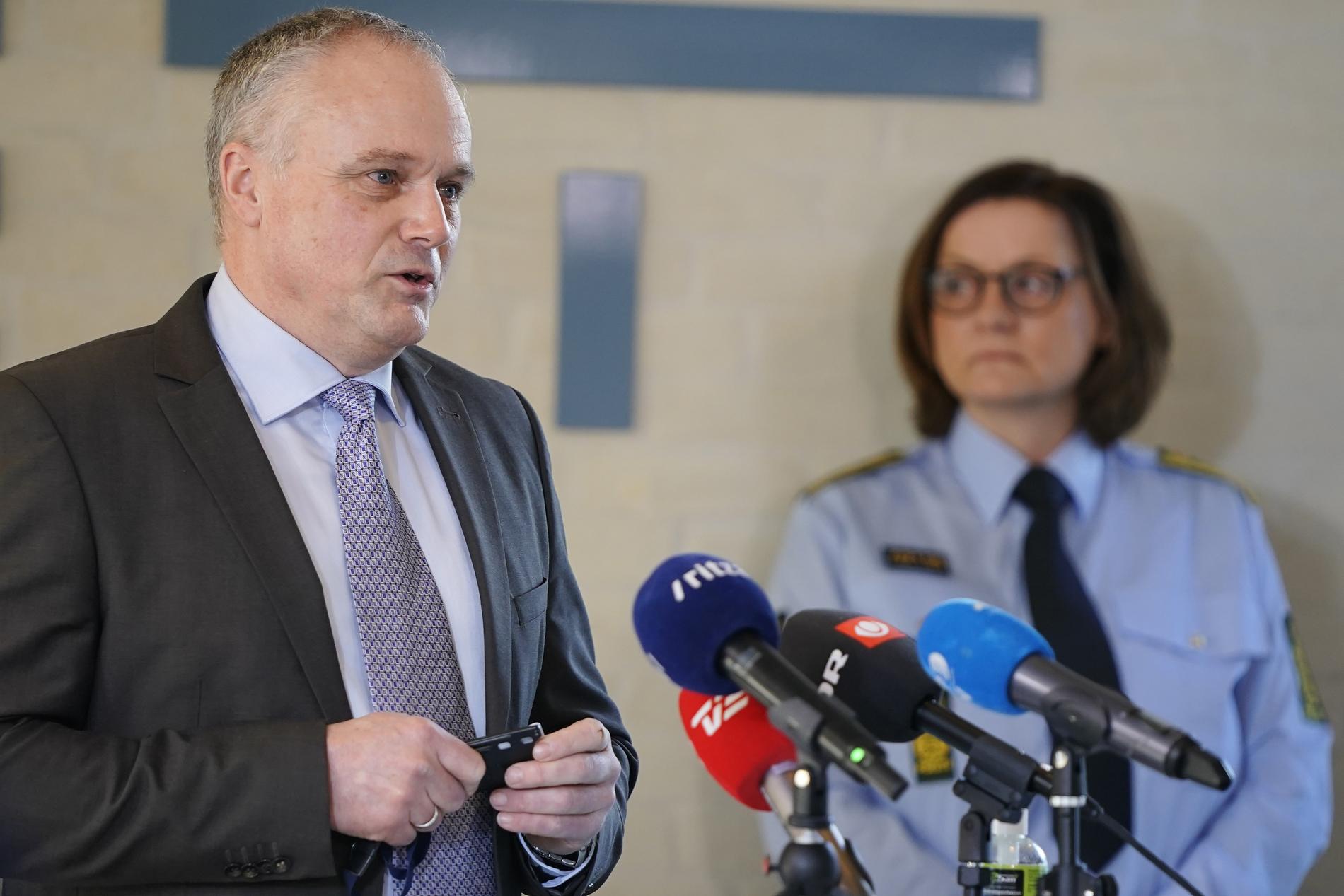 Flemming Drejer, operativ chef för den danska säkerhetspolisen, och Lene Sørensen, chef för polisen i Midt- och Vestsjælland, under en pressträff om det dansk-tyska tillslaget mot 14 personer som misstänks för terrorplaner.