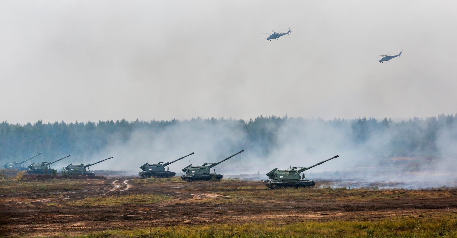 Vitryska och ryska trupper under militärövningen Zaped tidigare i höstas.