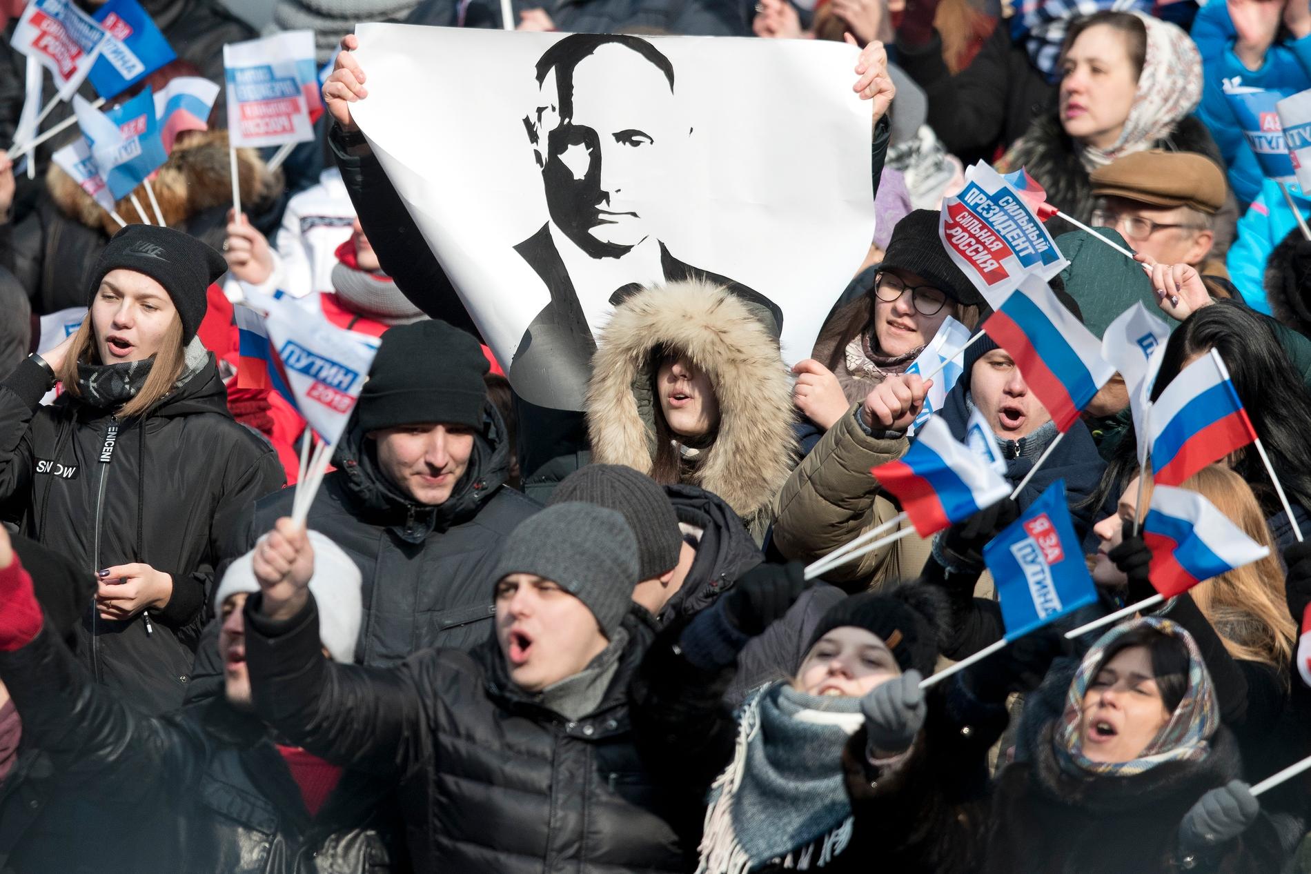 Enligt Mika Velikovskij var den betalda delen av folkmassan Publik under manifestationen 3 mars i minoritet. Riktiga supportrar var bara undantag. De flesta som fyllde stadion var statsanställda.