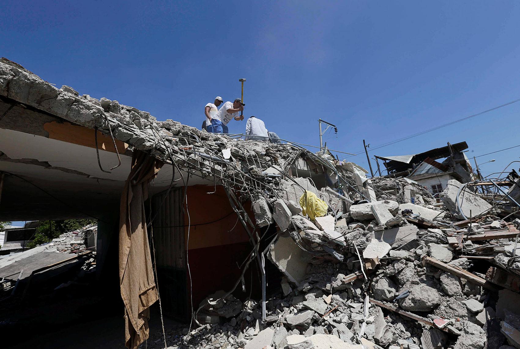 Ett kollapsat hem efter jordskalvet.