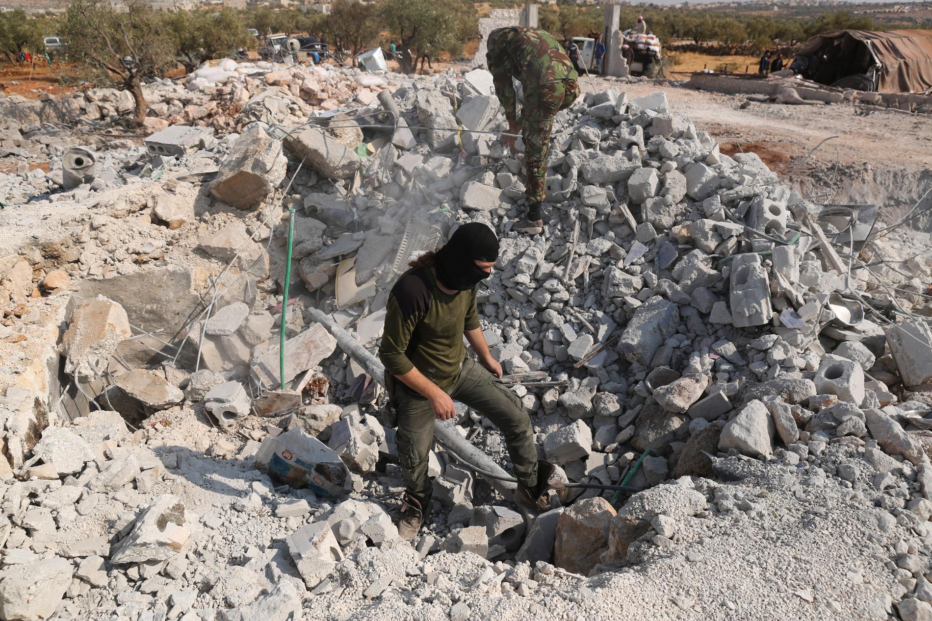 Resterna av ett hus nära byn Barisha, i Idlib-provinsen, Syrien, efter en operation av den amerikanska militären som riktade sig till Abu Bakr al-Baghdadi.