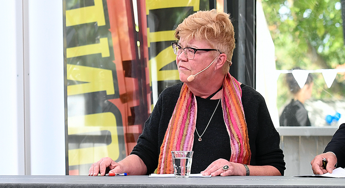 Lena Mellin är en av Sveriges mest erfarna och prisade politiska kommentatorer. Här under en utfrågning i Almedalen 2018.
