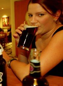 En gång i veckan räcker Öl ökar risken för magcancer, visar en ny studie. Kvinnor som drack öl en gång i veckan löpte dubbelt så stor risk att drabbas som de som inte drack öl, skriver Upsala Nya Tidning.