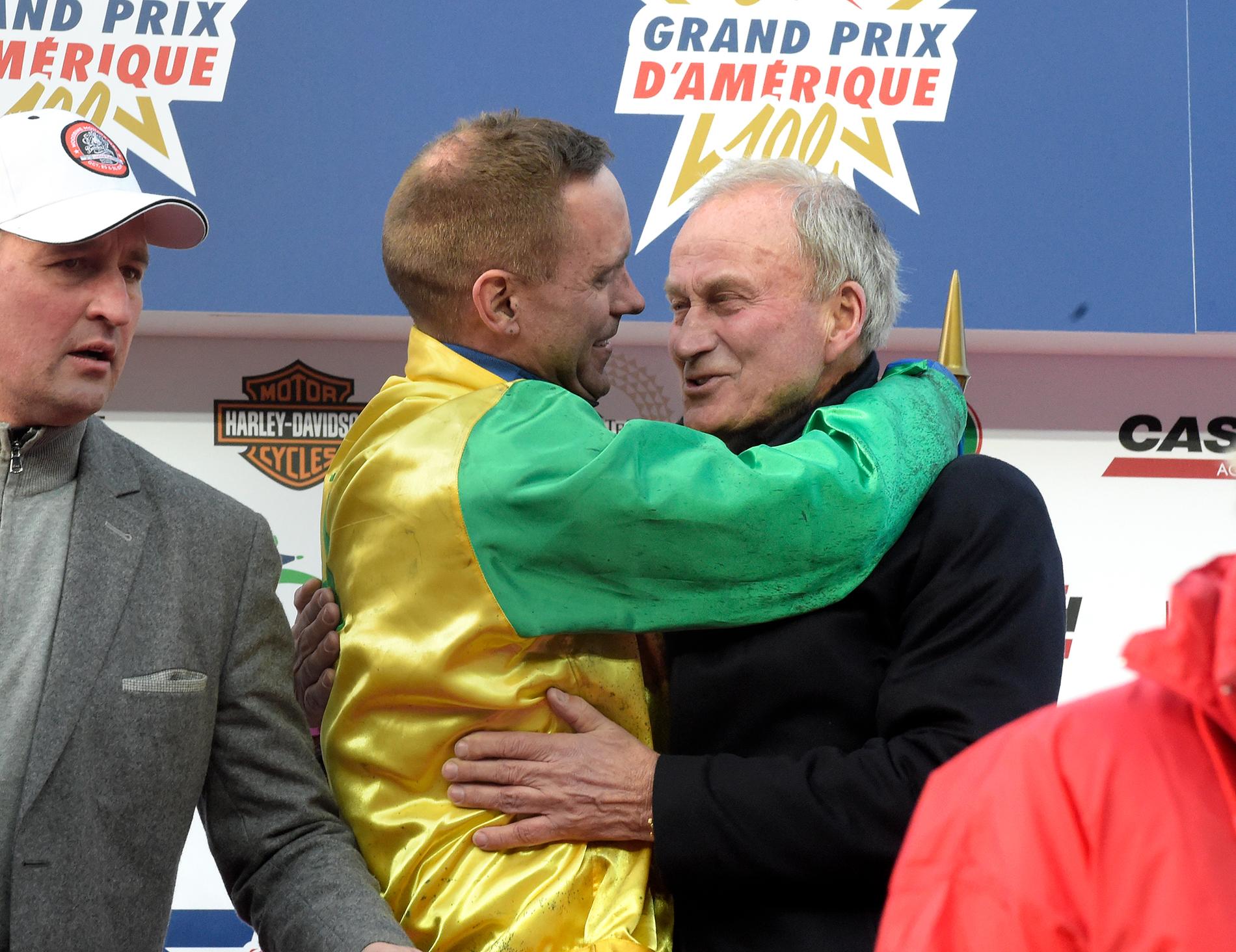 Björn och Olle Goop firar segern i Prix d’Amérique med Face Time Bourbon 2020.