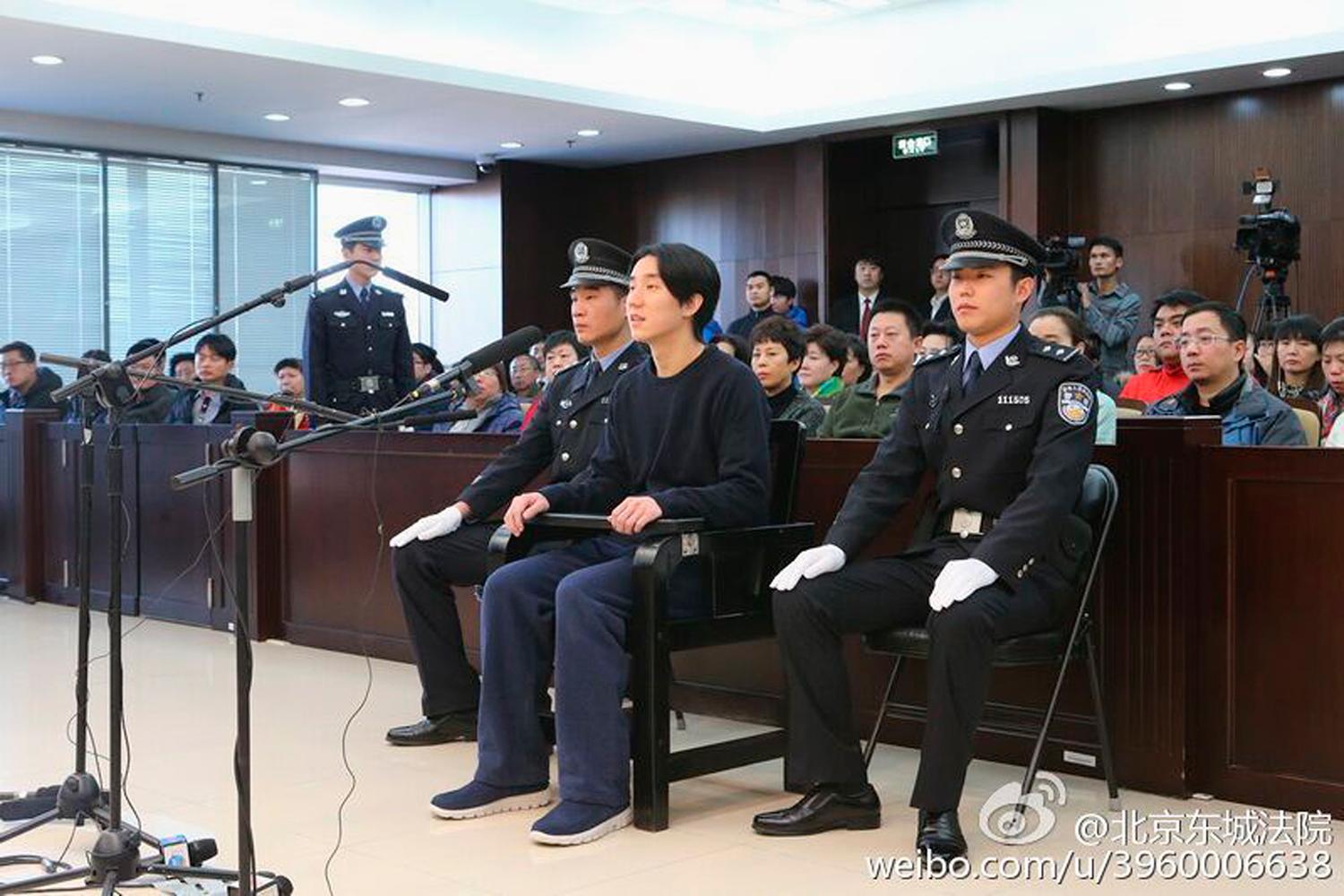 Jackie Chans son Jaycee Chan under rättegången i Peking.
