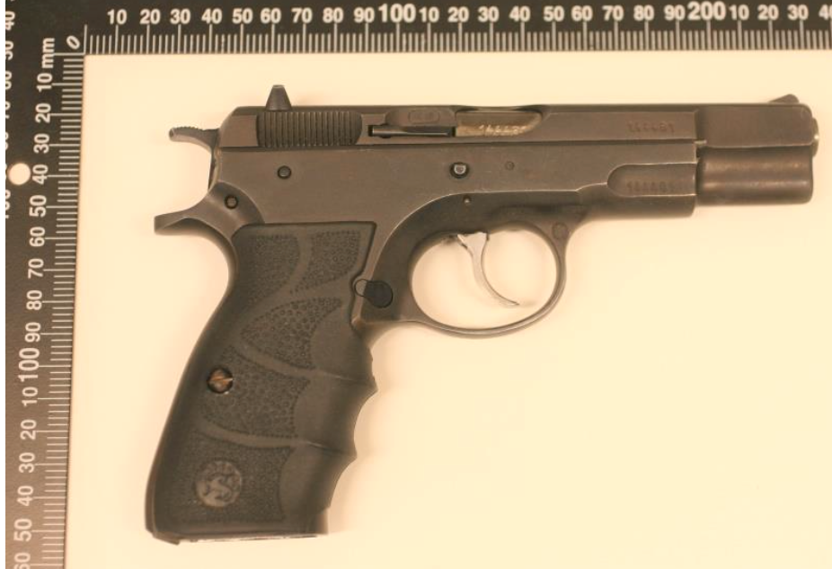 Pistolen som togs i beslag.