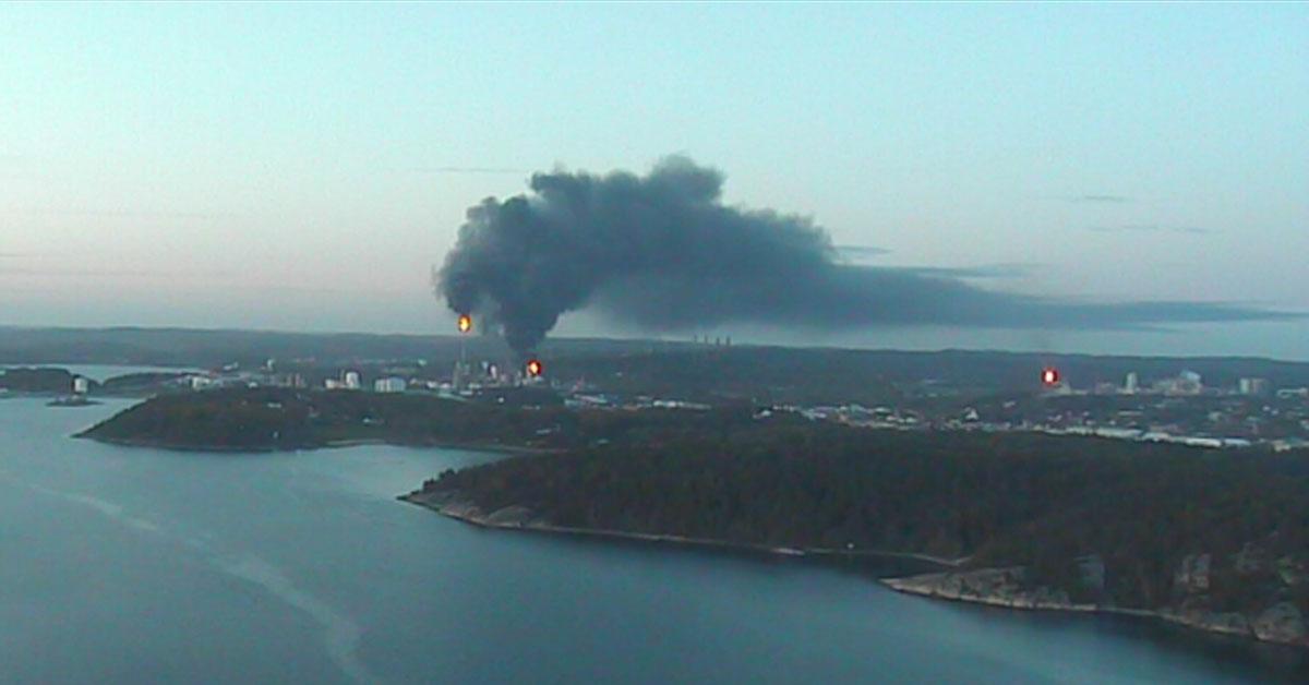 Kemifabrik i Stenungsund brinner.
