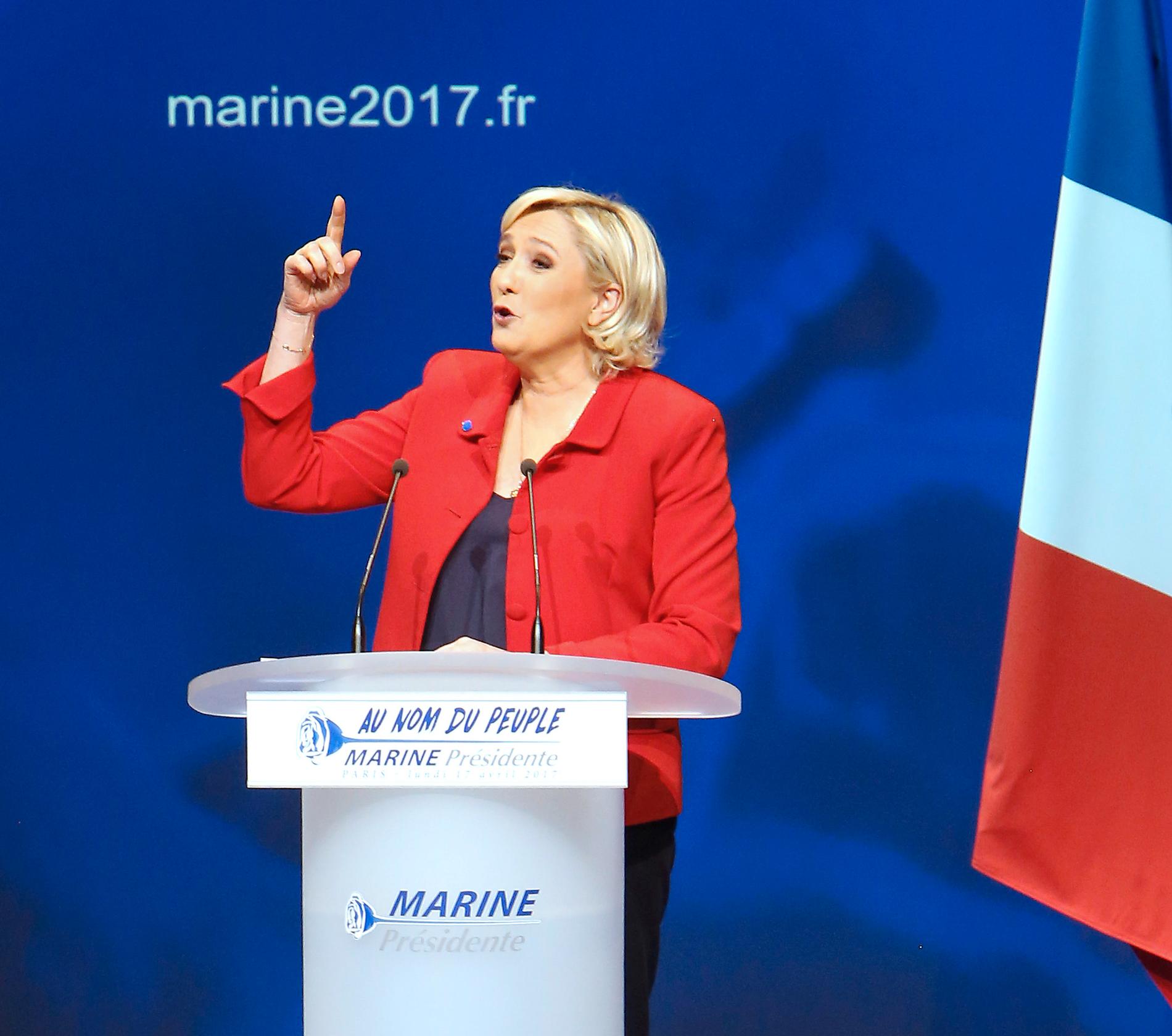 Marine Le Pen på valmöte i Paris.