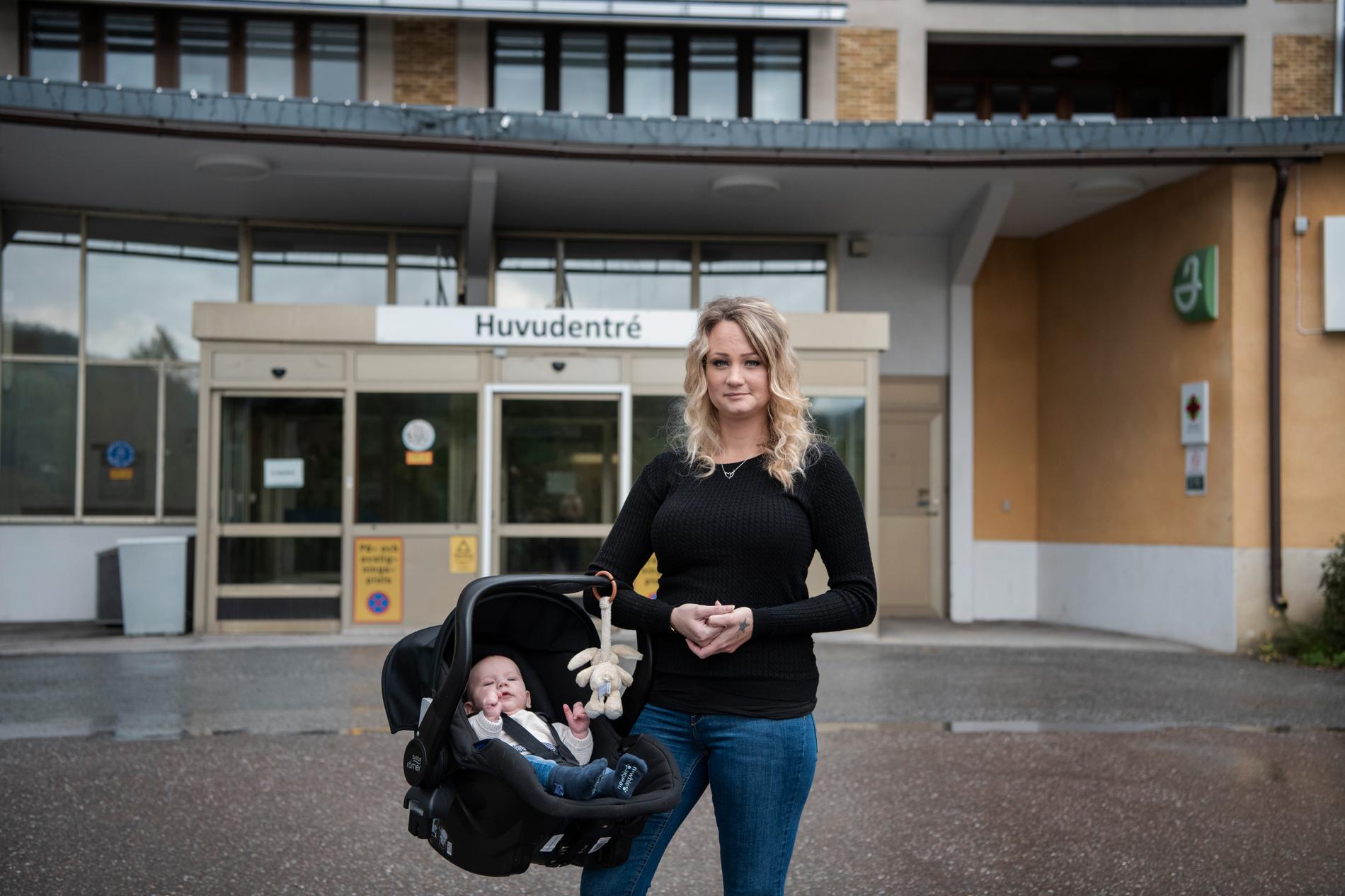 I somras var Sandra Sjölander nära att föda sin son på en grusväg vid E4:an på väg till sjukhuset. 