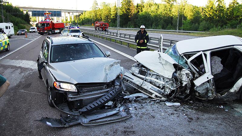 Trafikolycka på E4:an söder om Stockholm.