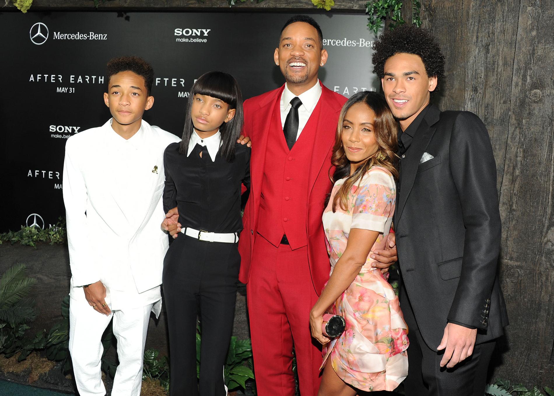 Familjen Smith, från vänster Jaden Smith (skådespelare), Willow Smith (sångare), Will Smith,  Jada Pinkett Smith och Trey Smith (skådespelare).