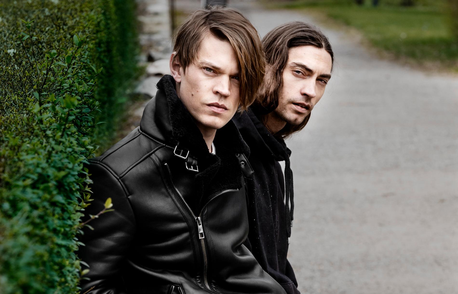 Viktor och Gustaf Norén släpper i sommar sitt första gemensamma album ”Hymns to the rising sun”.