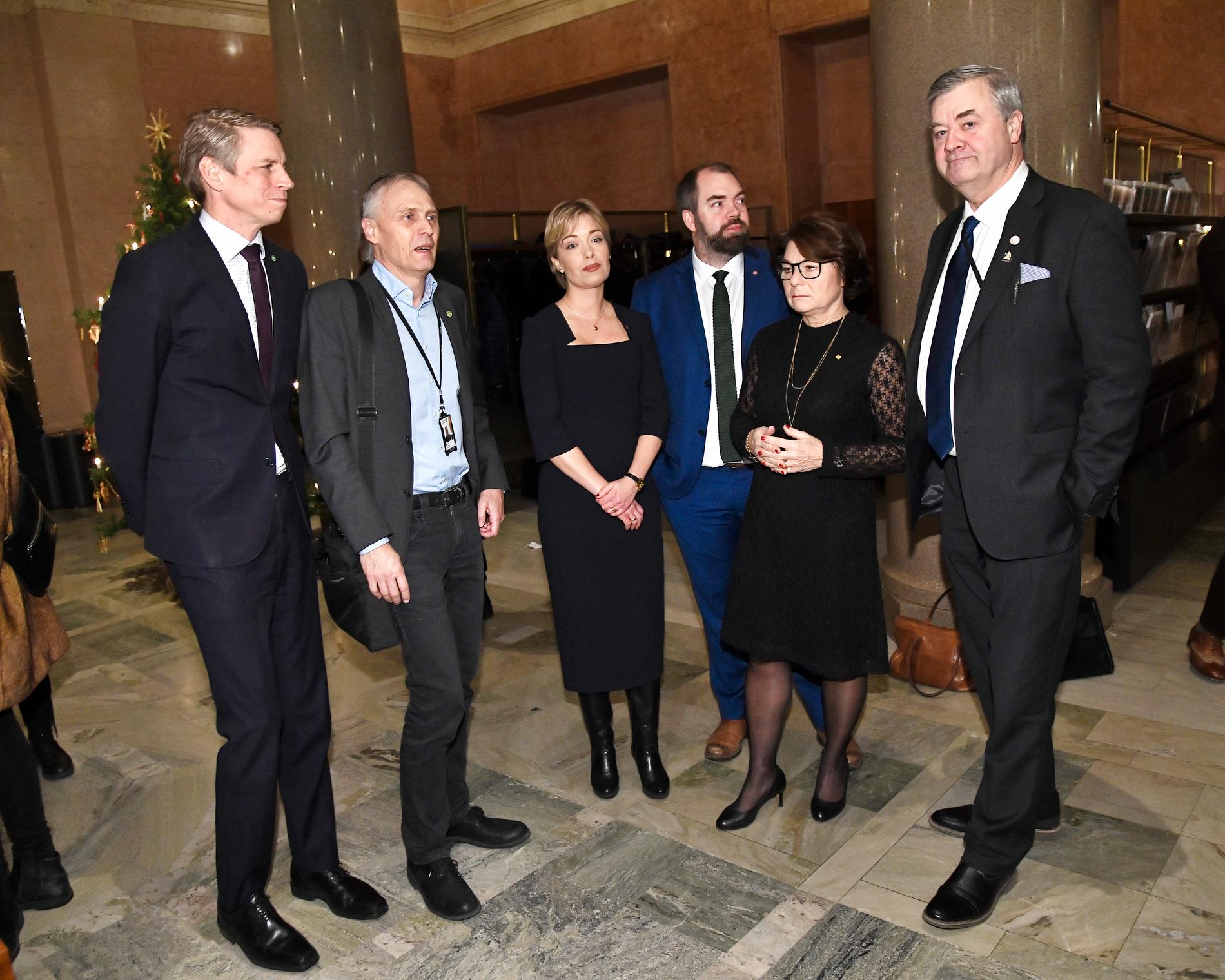 Finansmarknadsminister Per Bolund (MP), Rickard Persson (MP), Annika Strandhäll (S) , Fredrik Lundh Sammeli (S), Solveig Zander (C), Lars-Arne Stacksäng (M), kommenterar pensionsöverkommelsen i Riksdagen i Stockholm.