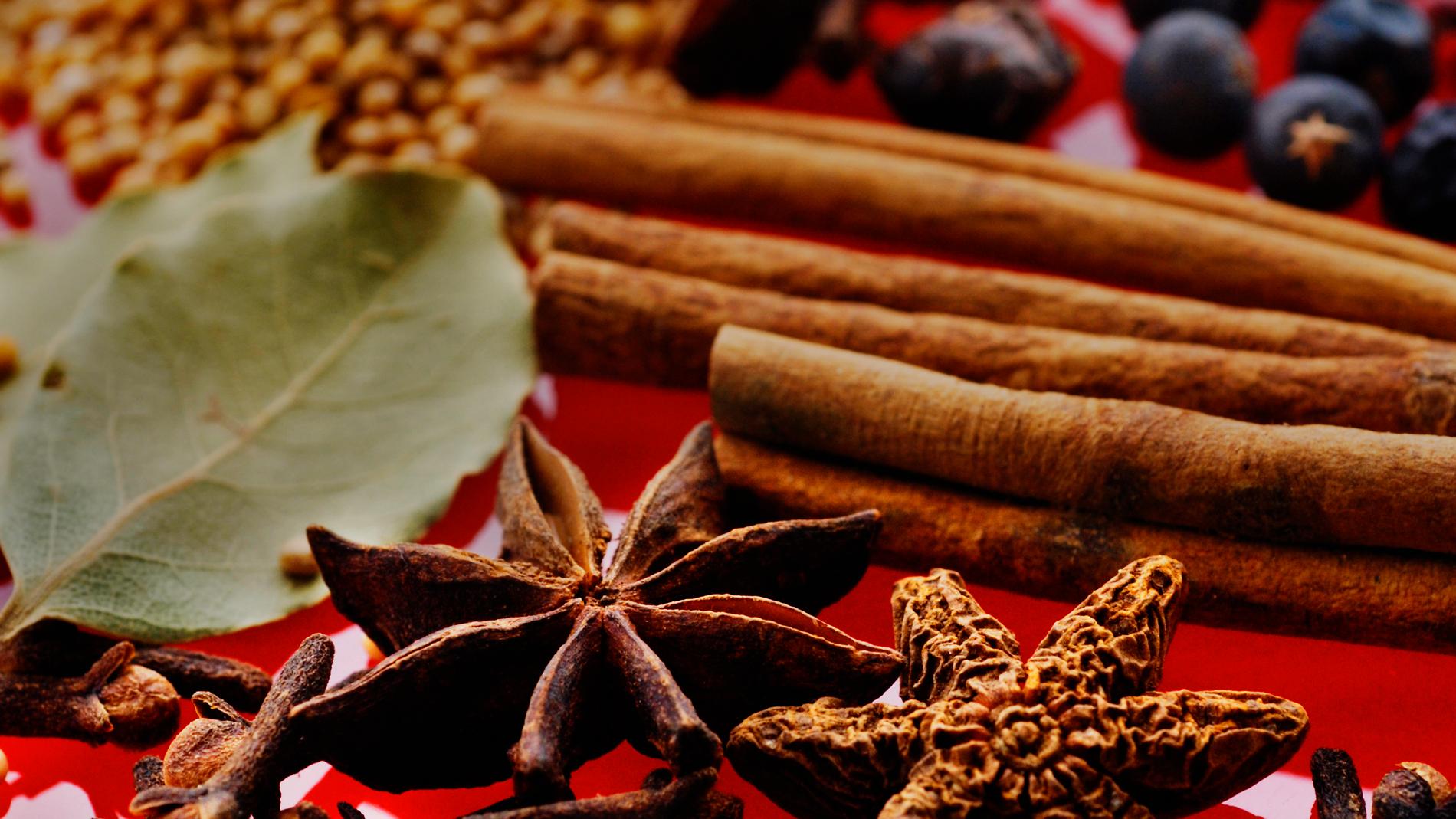 Svensk jul har smak av kryddor som kanel, stjärnanis och kryddnejlika. Arkivbild.