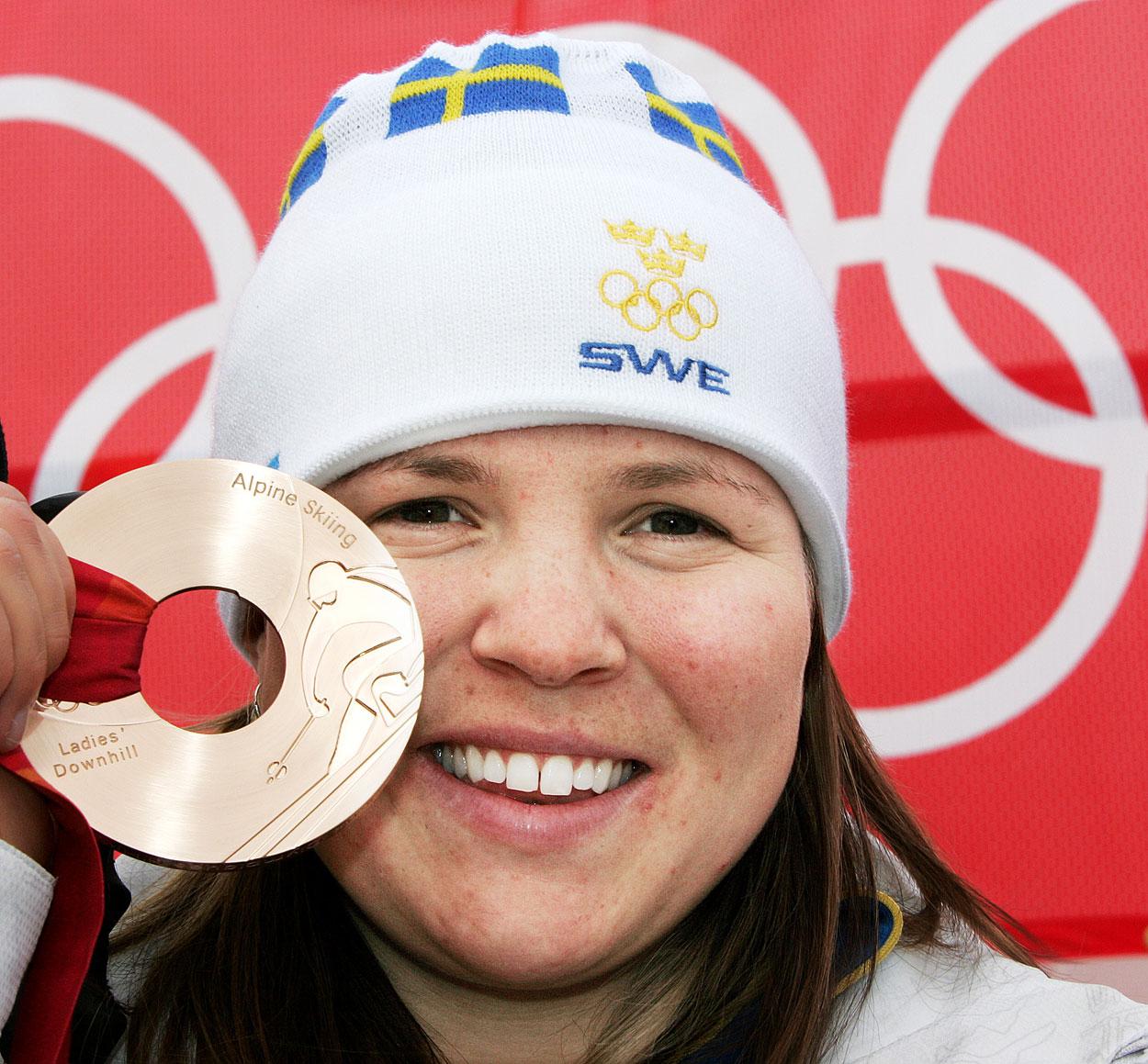 2006 Anja vinner dessutom två brons i OS i Turin, ett i störtlopp och ett i kombination.