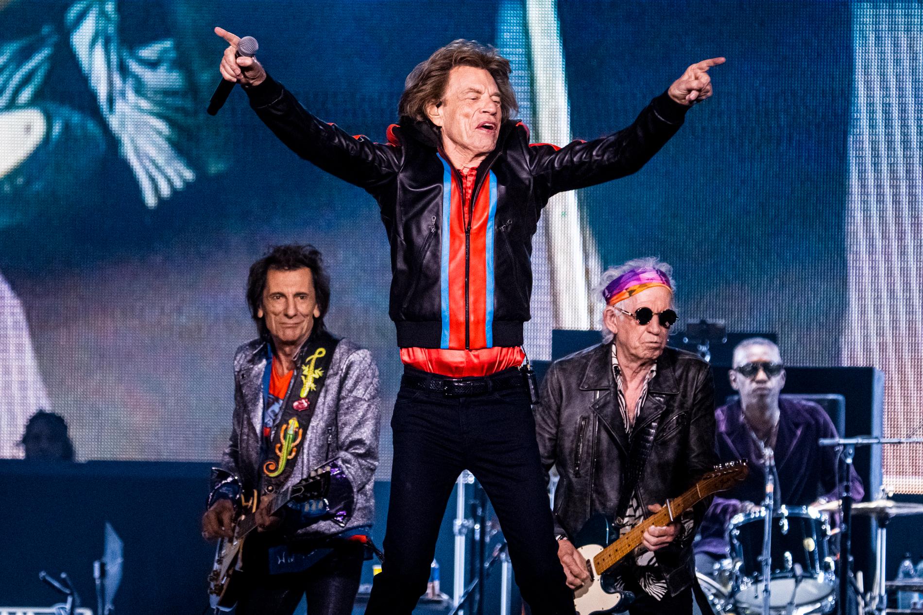 Mich Jagger i mitten flankerad av Ronnie Wood (till vänster) och Keith Richards (till höger). 