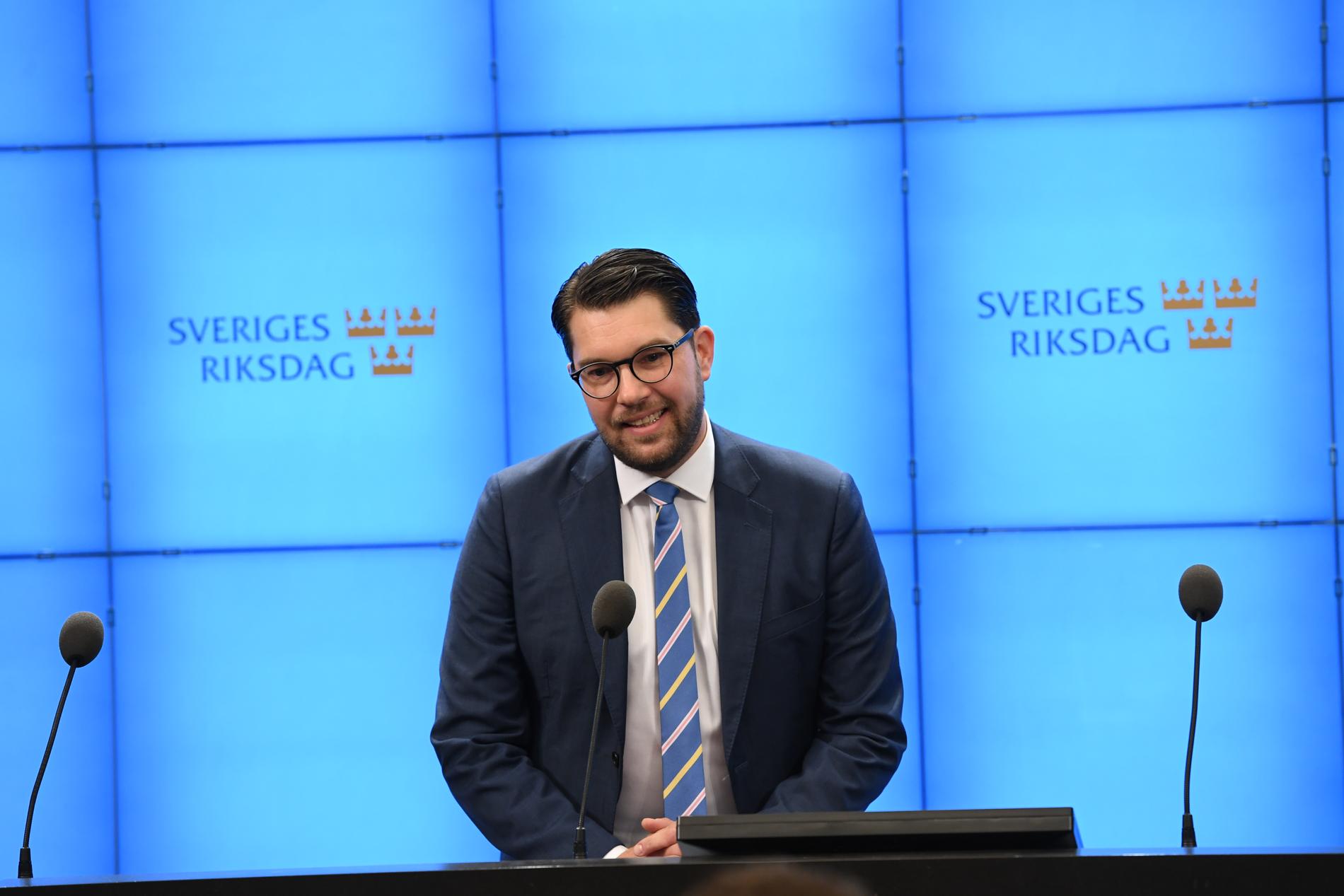 Jimmie Åkesson på presskonferens i Riksdagshuset