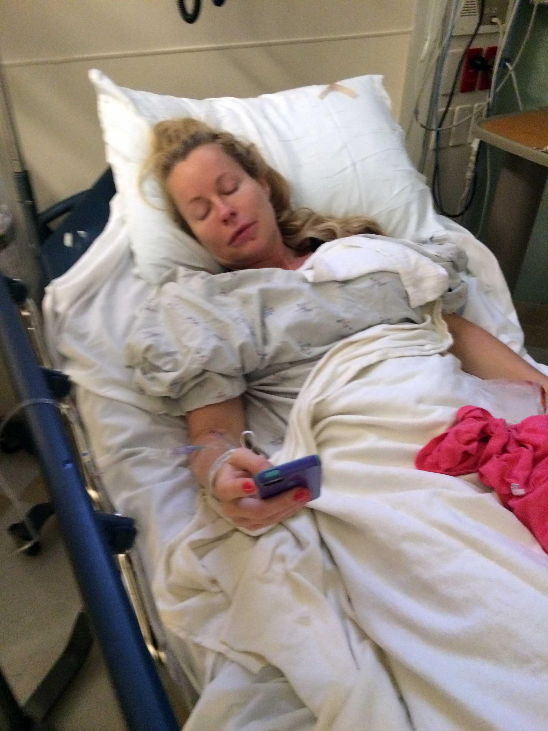 Åsa Vesterlund på sjukhuset efter den akuta operationen.
