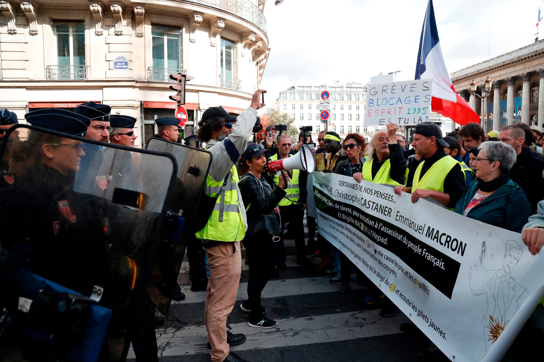 Protesrörelsen Gula västarna protesterade i Paris – men också i Toulouse – under lördagen.