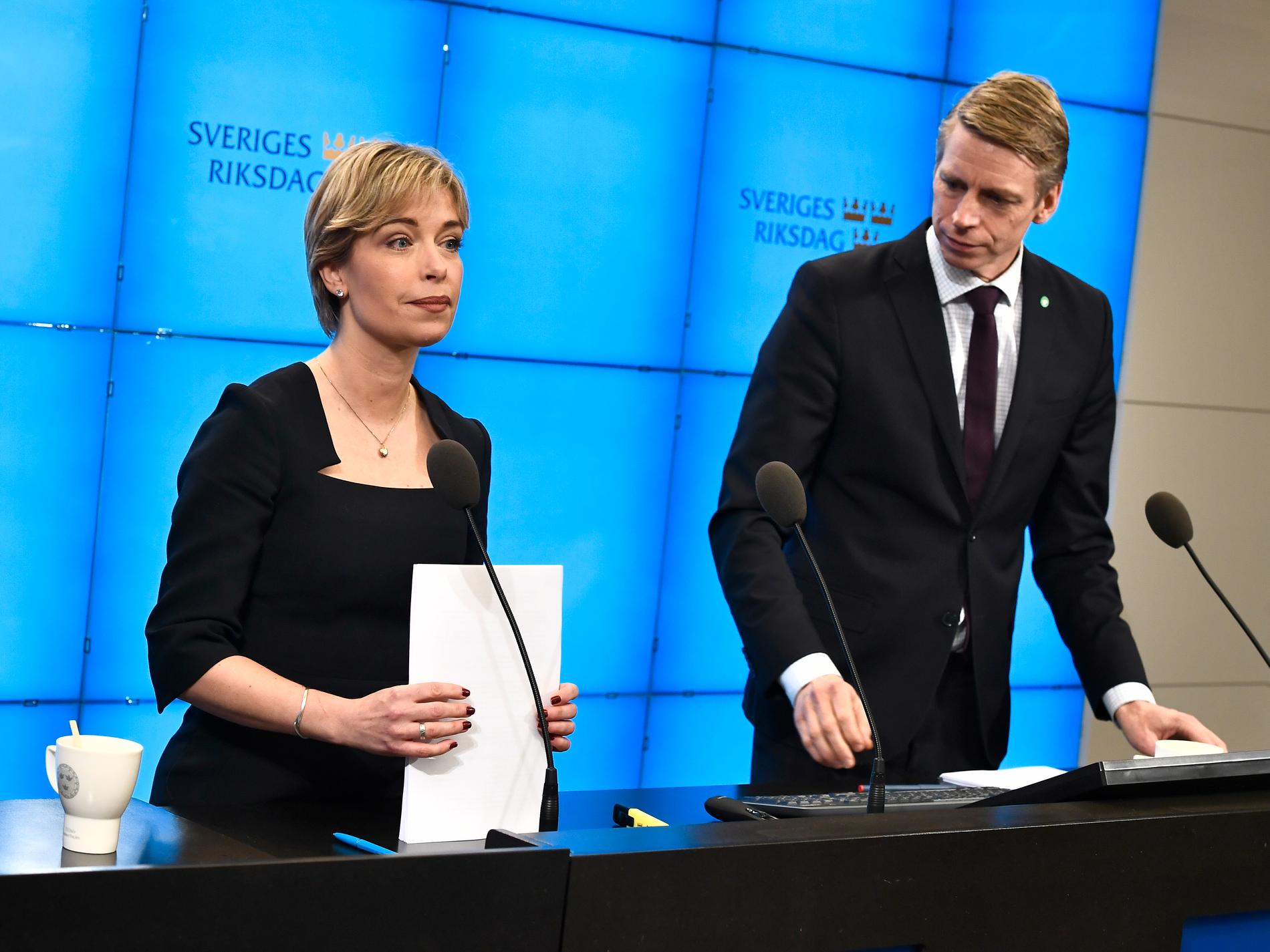 Socialminister Annika Strandhäll (S) och finansmarknadsminister Per Bolund (MP), kommenterar pensionsöverkommelsen under en pressträff i riksdagen i Stockholm.