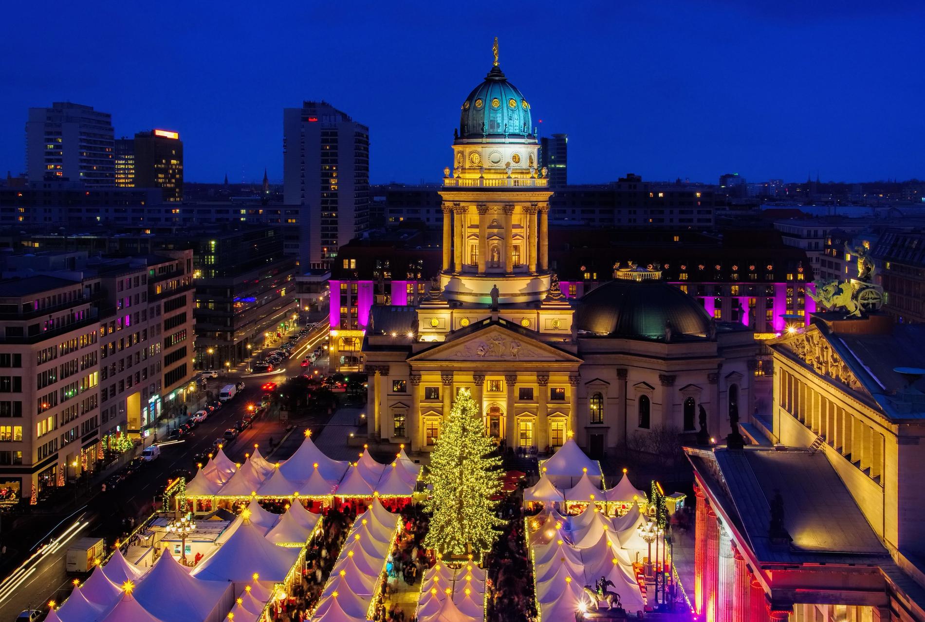 Julmarknaden Gendarmenmarkt är en av Berlins kändaste. 