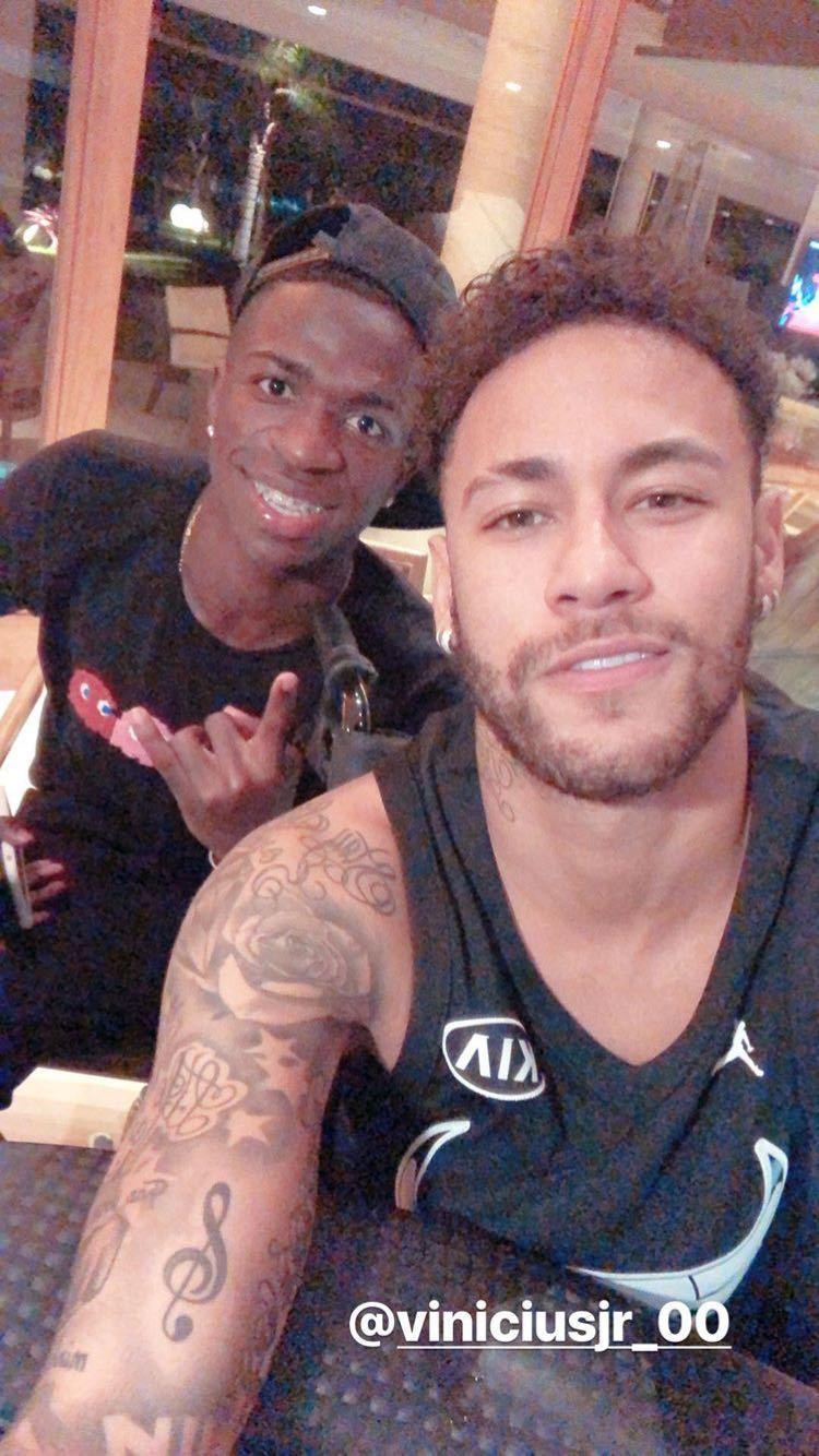 En bild från sociala medier 22 mars visar Neymar och Vinicius Junior.
