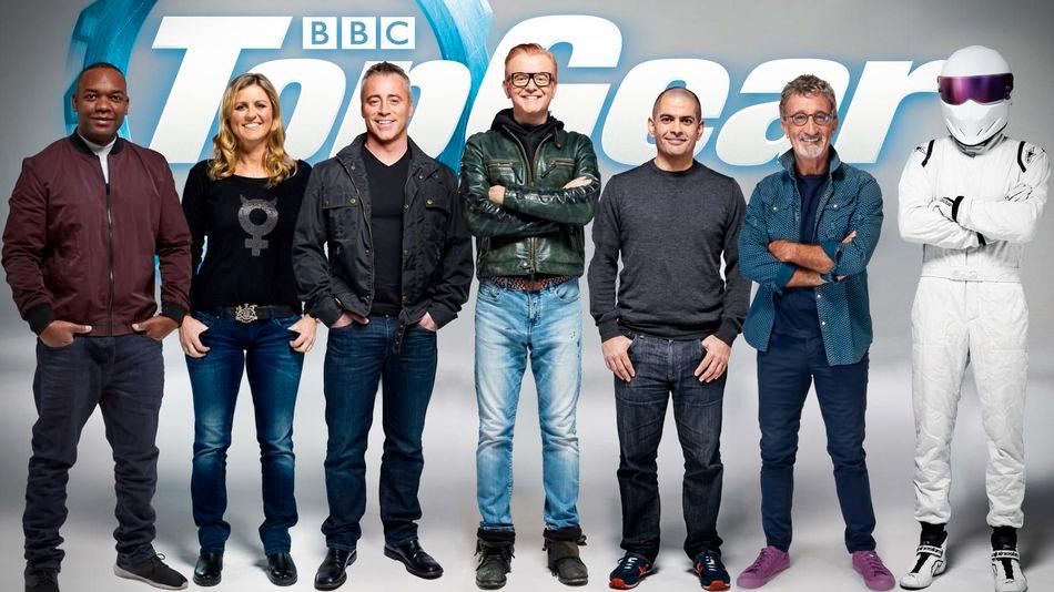 Nya Top Gear-gänget. Från vänster: Rory Reid, Sabine Schmitz, Matt LeBlanc, Chris Evans, Chris Harris, Eddie Jordan och slutligen The Stig.