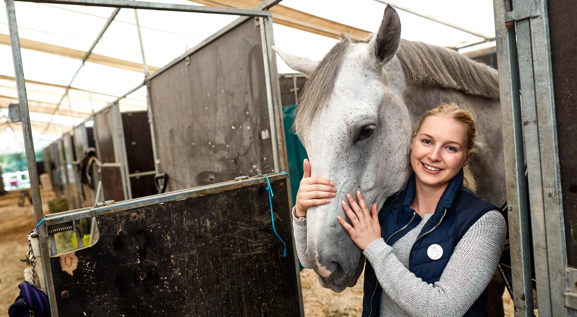 Evelina Tovek tillsammans med Castello, hästen som hon i fjol segrade på i Global Champions Tour i Rom.