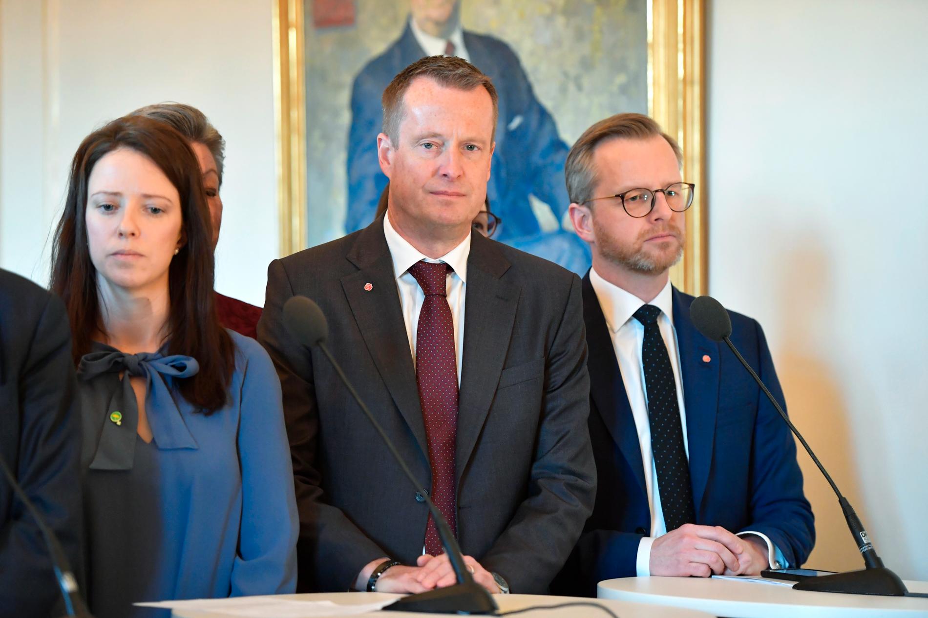 Flera ledarsidor fokuserade på utnämningen av energi- och digitaliseringsminister Anders Ygeman (S) som syns i mitten av bilden.