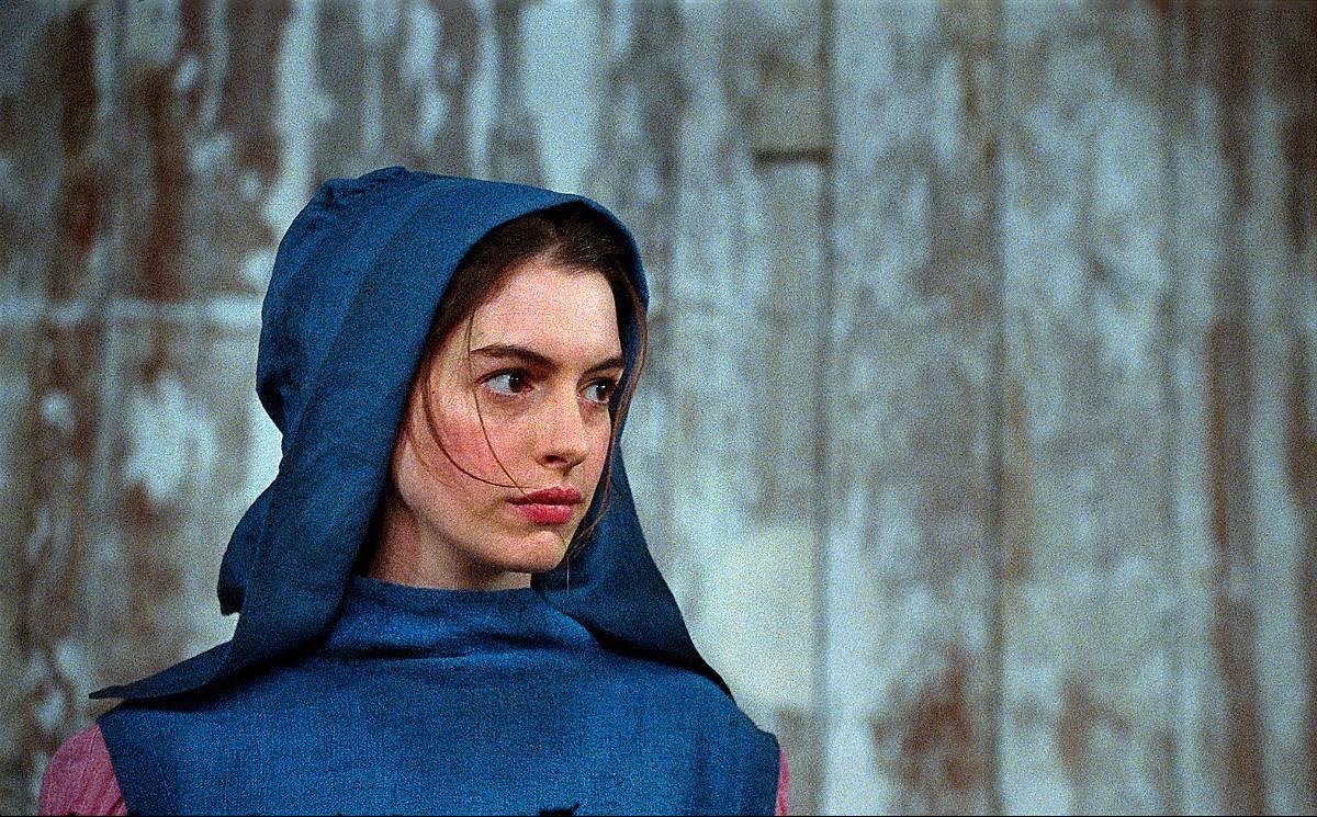 Anne Hathaway som Fantine i en scen från ”Les misérables”.