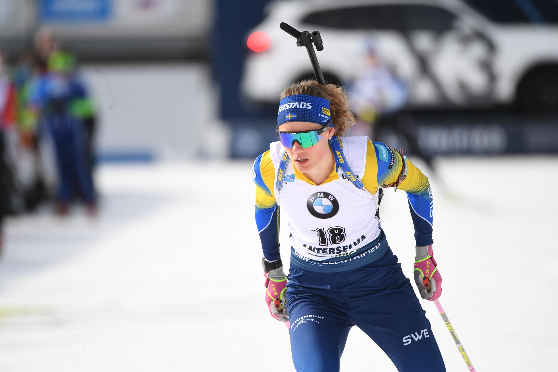 Hanna Öberg blev fyra i jaktstarten i skidskytte-VM.