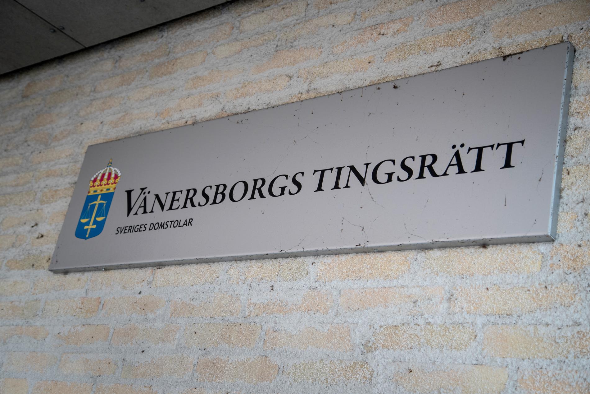 När rättegången avslutades på onsdagen i Vänersborgs tingsrätt yrkade åklagaren på livstids fängelse för den man som misstänks för knivmordet på sin hustru. Arkivbild.